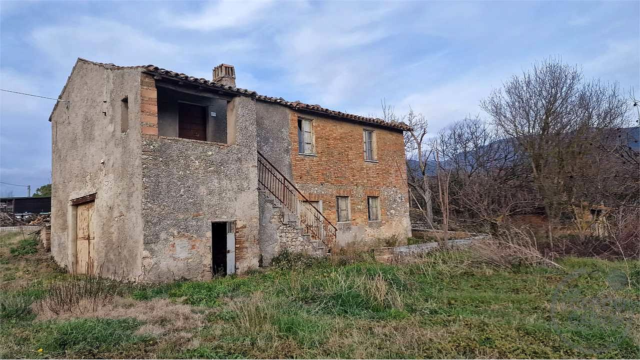 CASALE DA RISTRUTTURARE
