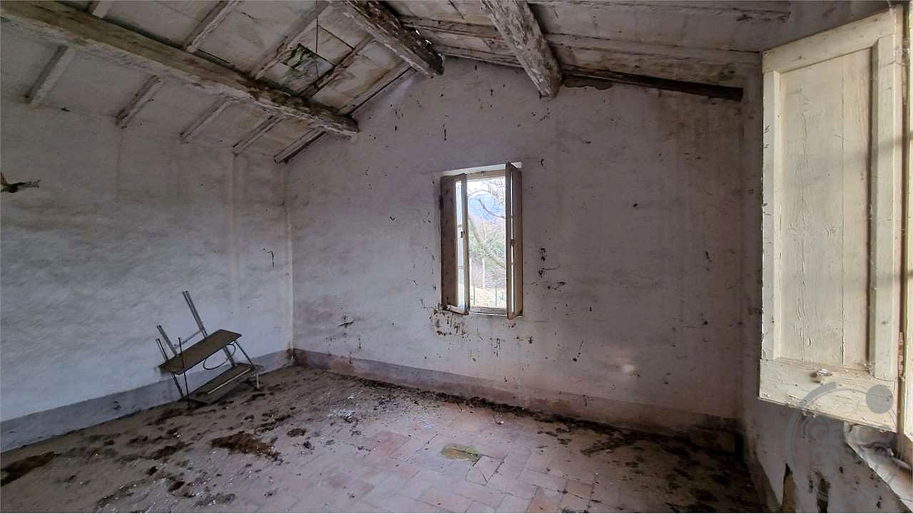 CASALE DA RISTRUTTURARE