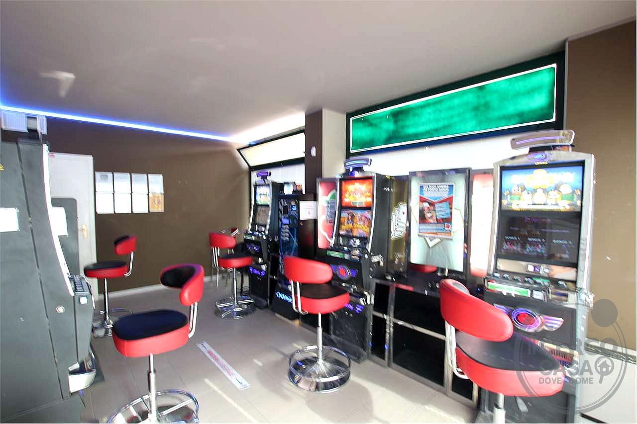 Vendesi attività commerciale Bar Sala Scommesse