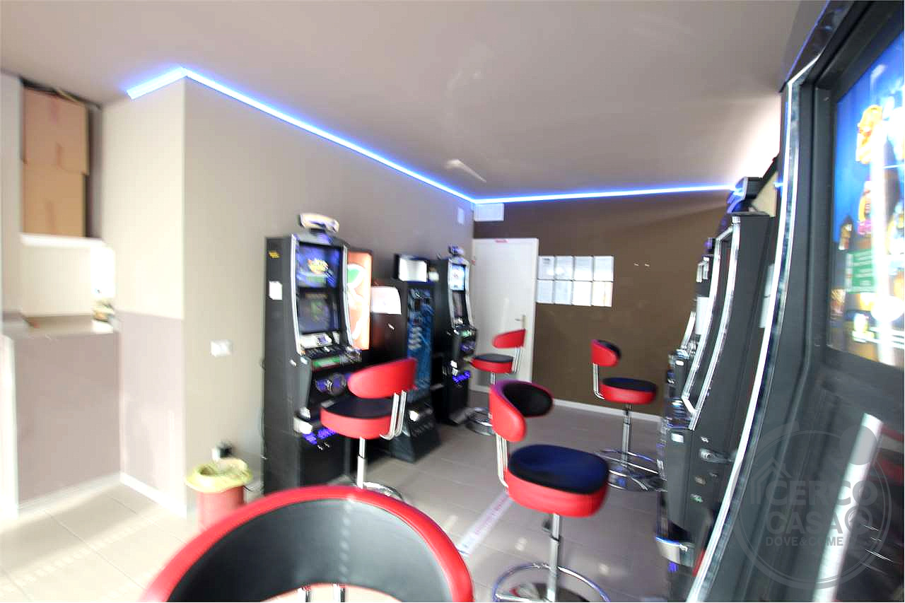 Vendesi attività commerciale Bar Sala Scommesse