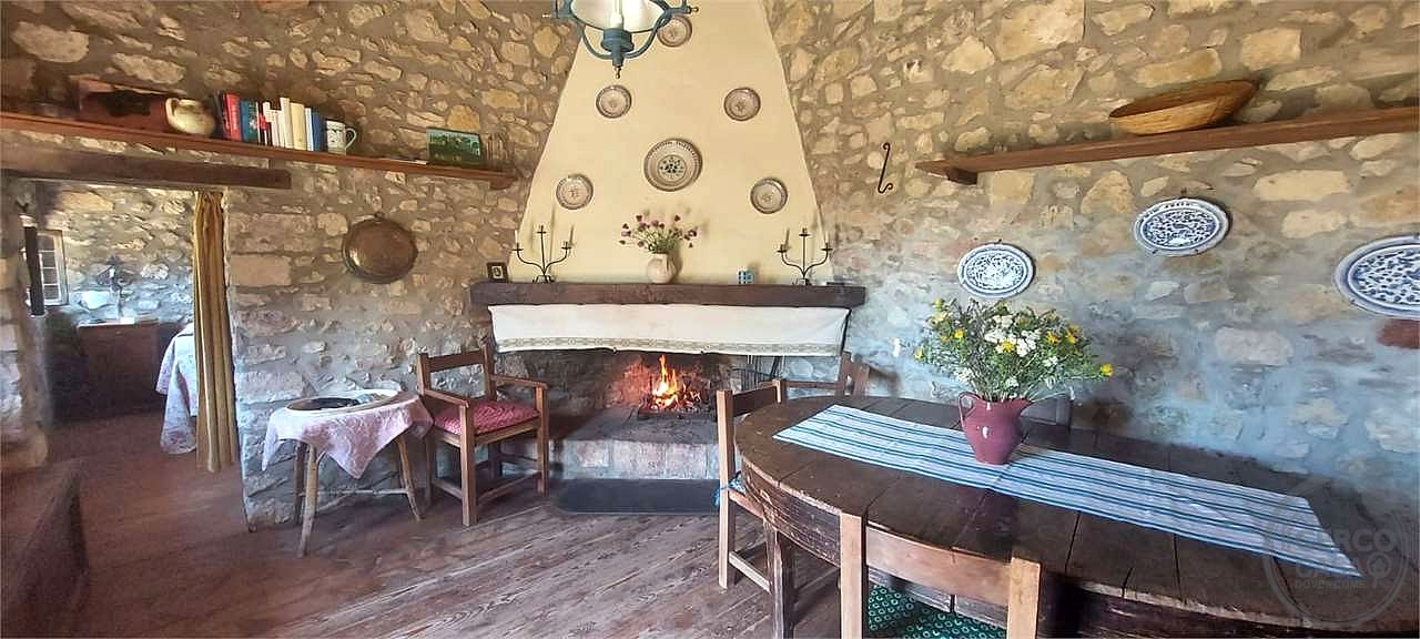 ANTICA PIEVE RISTRUTTURATA CON TERRENO