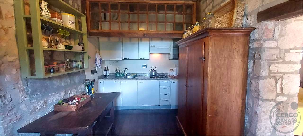 ANTICA PIEVE RISTRUTTURATA CON TERRENO