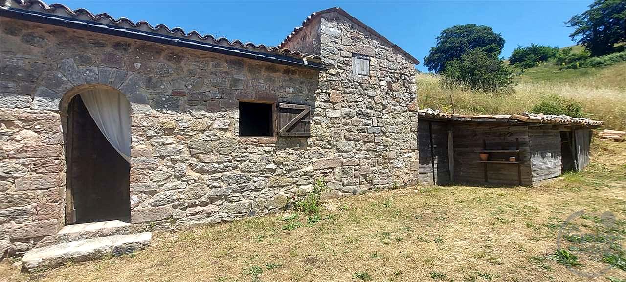 ANTICA PIEVE RISTRUTTURATA CON TERRENO