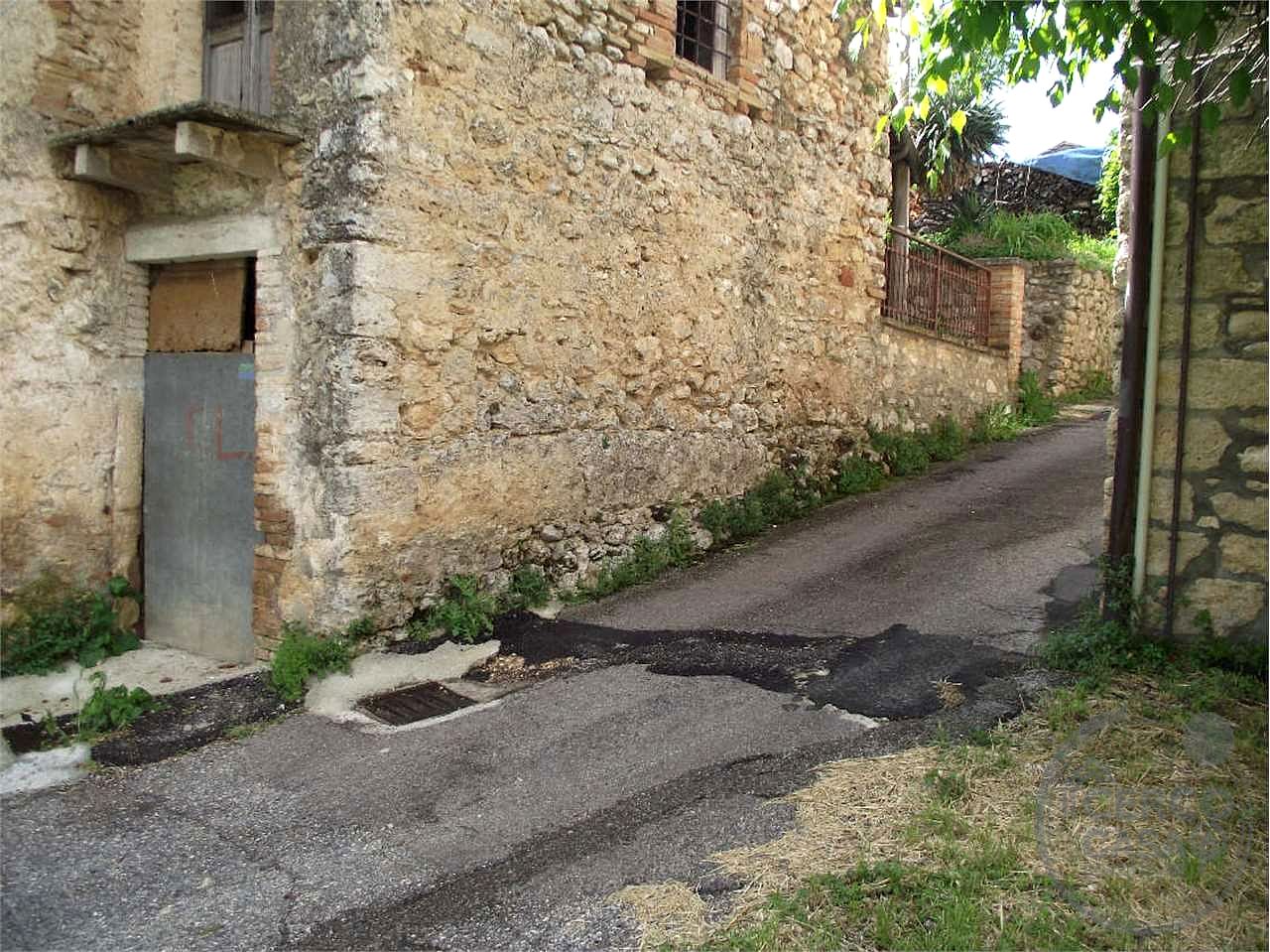 PORZIONE DI FABBRICATO DA RISTRUTTURARE