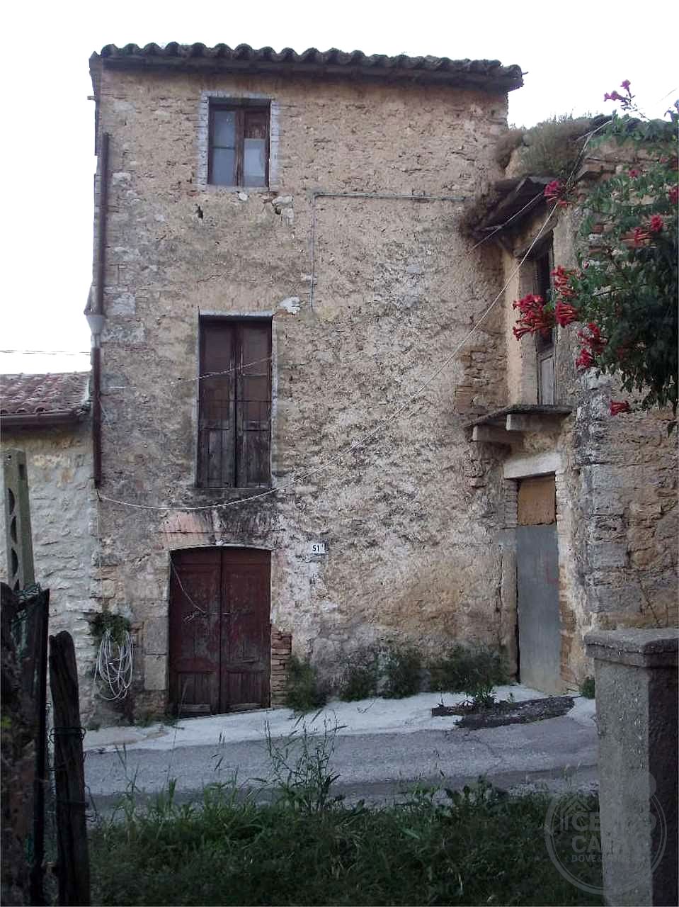 PORZIONE DI FABBRICATO DA RISTRUTTURARE