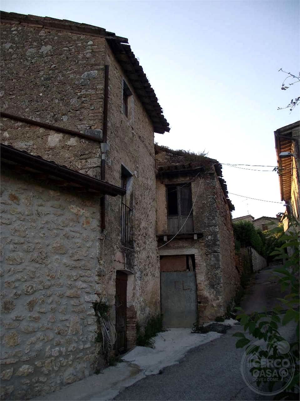 PORZIONE DI FABBRICATO DA RISTRUTTURARE