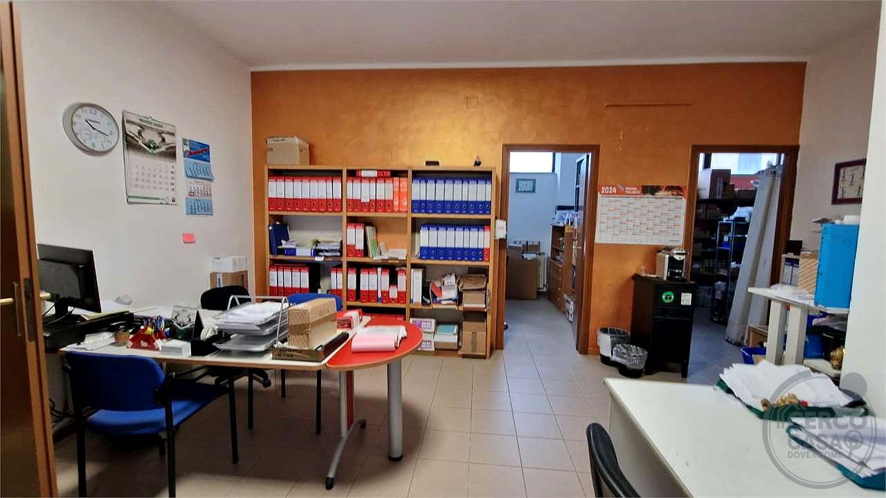 PERUGIA - SAN MARTINO IN CAMPO: LOCALE COMMERCIALE USO UFFICIO AL PIANO TERRA