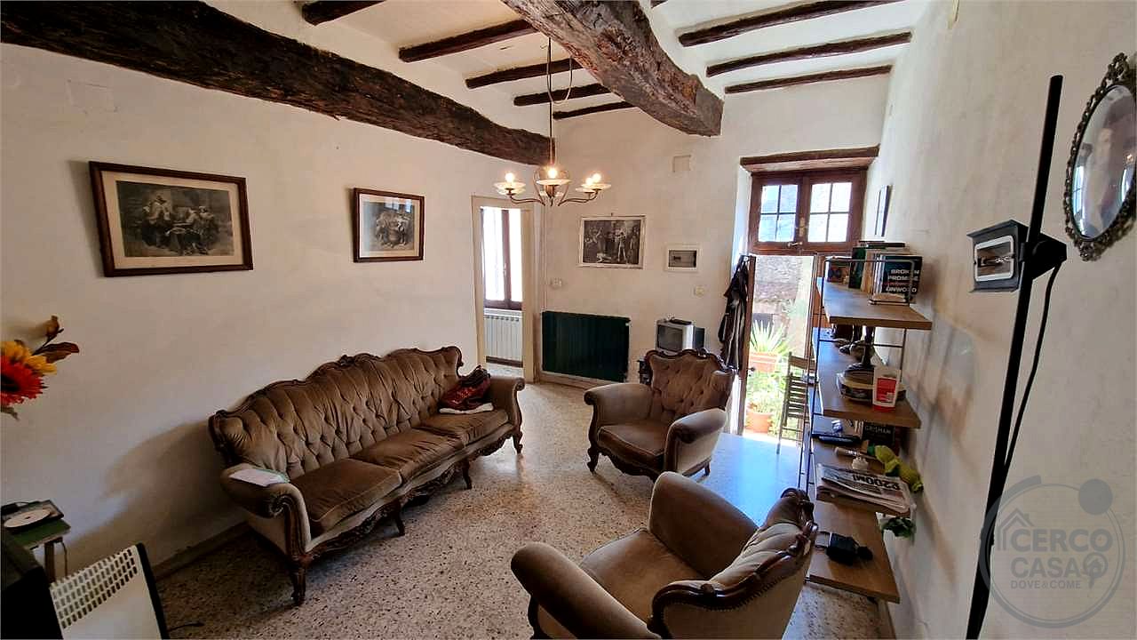 MASSA MARTANA - VILLA SAN FAUSTINO: CARATTERISTICO CIELOTERRA IN CENTRO STORICO