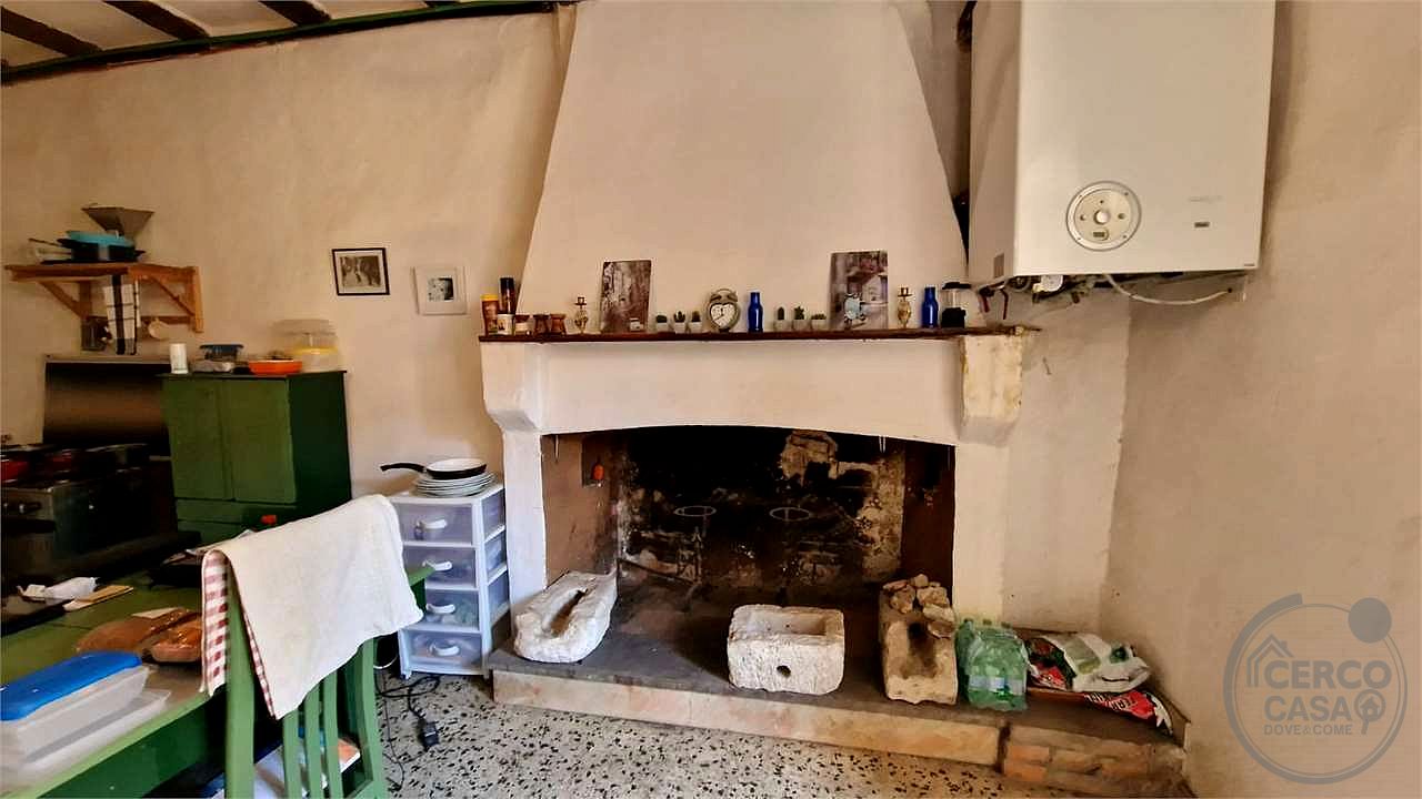 MASSA MARTANA - VILLA SAN FAUSTINO: CARATTERISTICO CIELOTERRA IN CENTRO STORICO