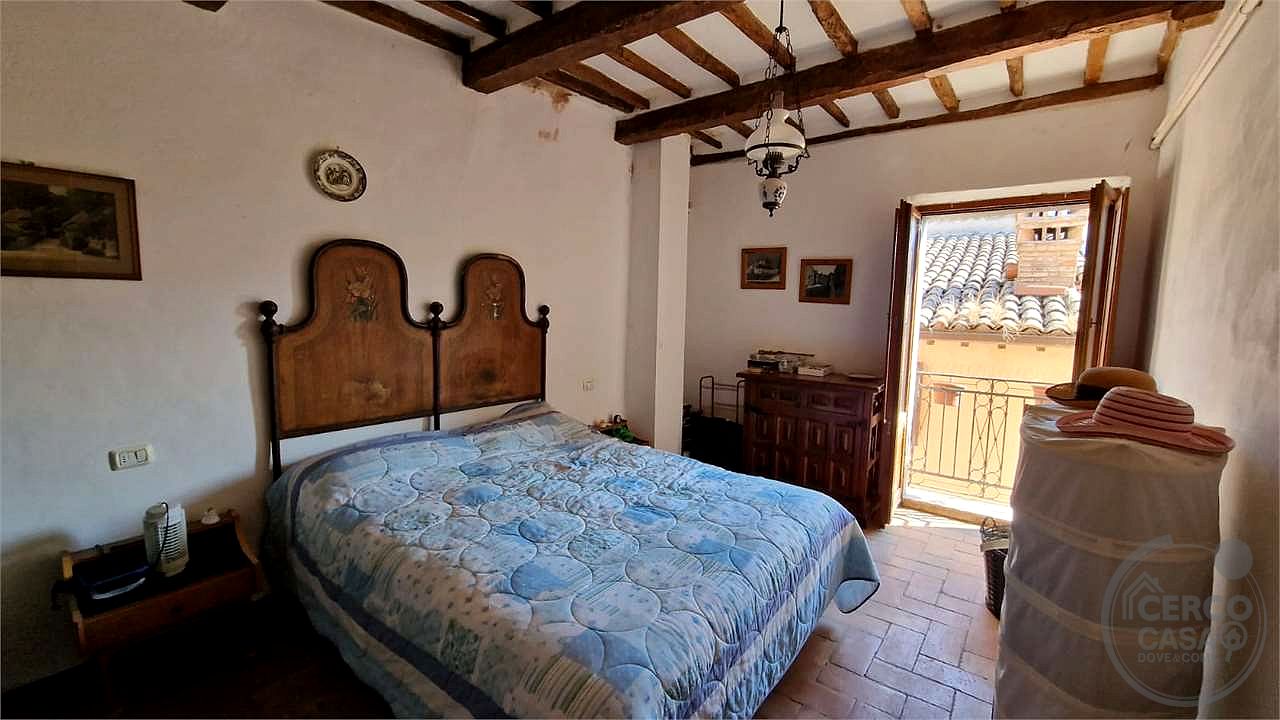 MASSA MARTANA - VILLA SAN FAUSTINO: CARATTERISTICO CIELOTERRA IN CENTRO STORICO
