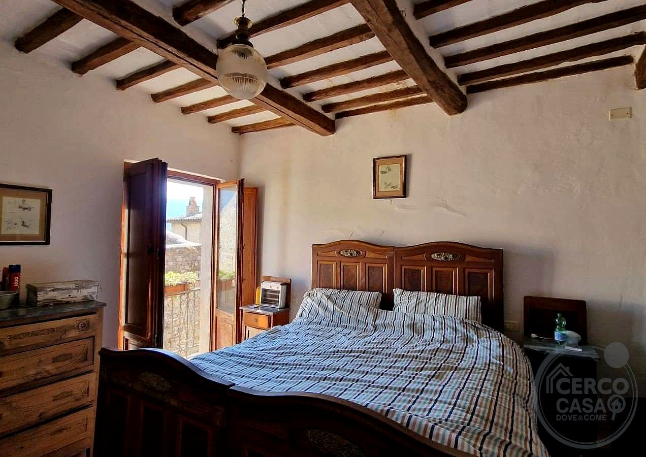 MASSA MARTANA - VILLA SAN FAUSTINO: CARATTERISTICO CIELOTERRA IN CENTRO STORICO