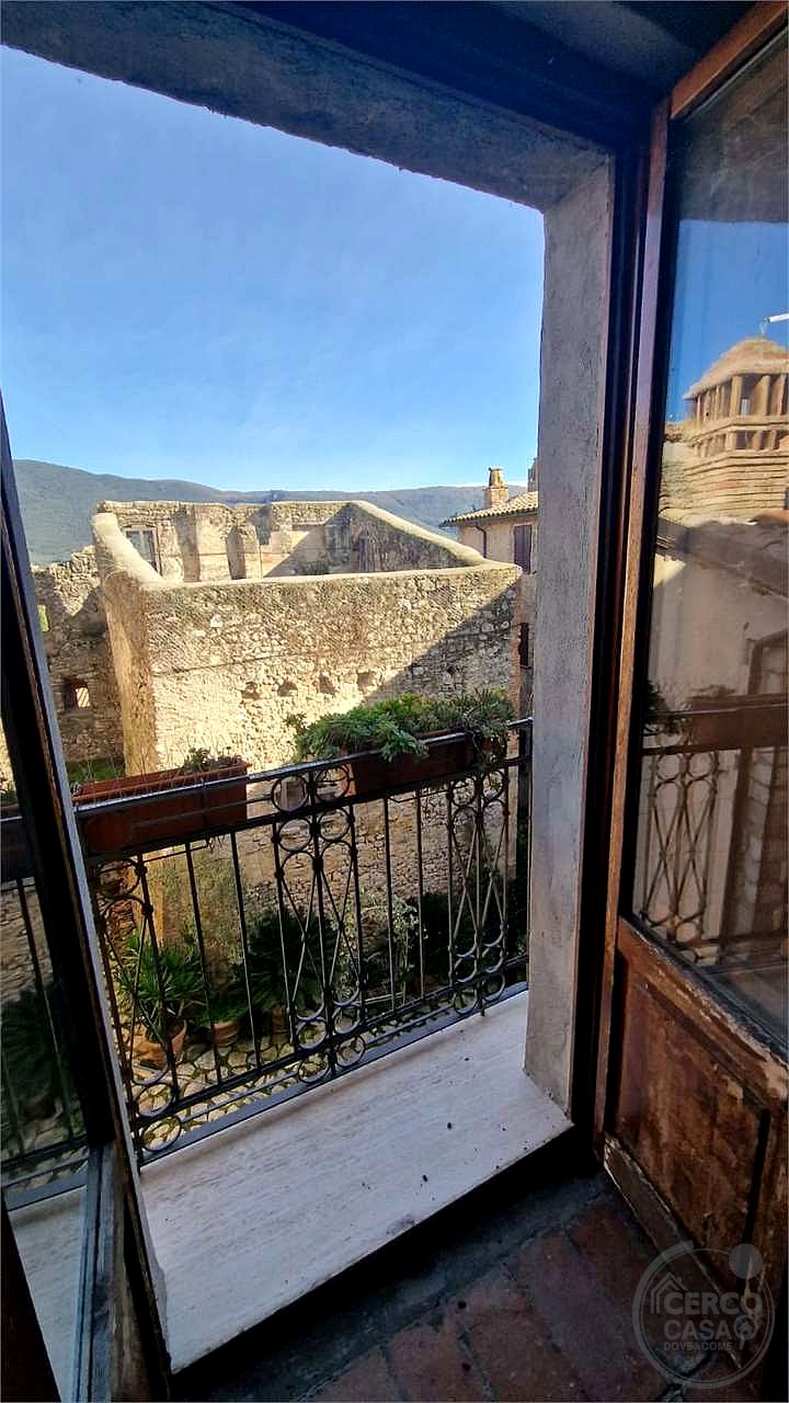 MASSA MARTANA - VILLA SAN FAUSTINO: CARATTERISTICO CIELOTERRA IN CENTRO STORICO