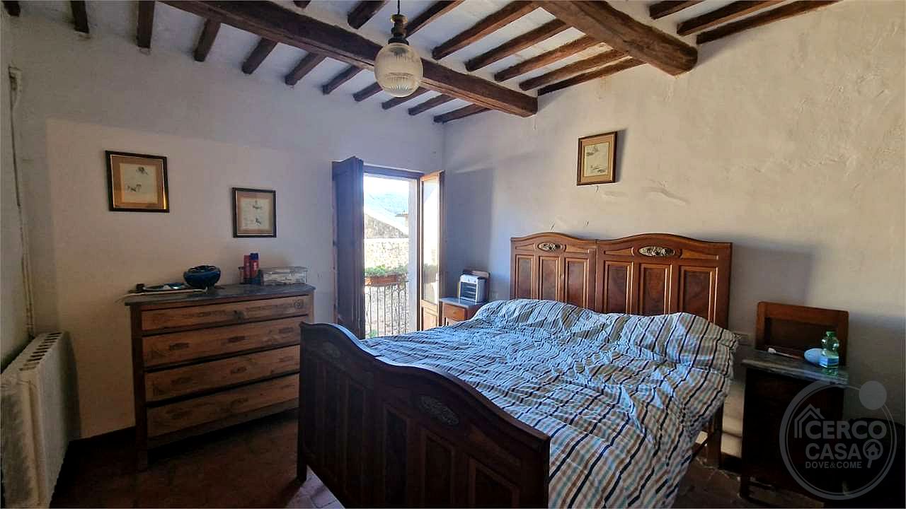 MASSA MARTANA - VILLA SAN FAUSTINO: CARATTERISTICO CIELOTERRA IN CENTRO STORICO