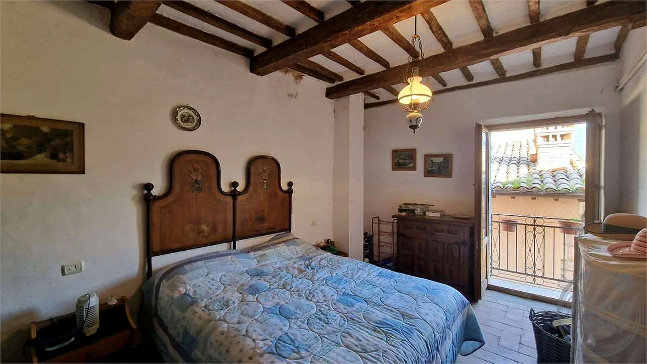 MASSA MARTANA - VILLA SAN FAUSTINO: CARATTERISTICO CIELOTERRA IN CENTRO STORICO