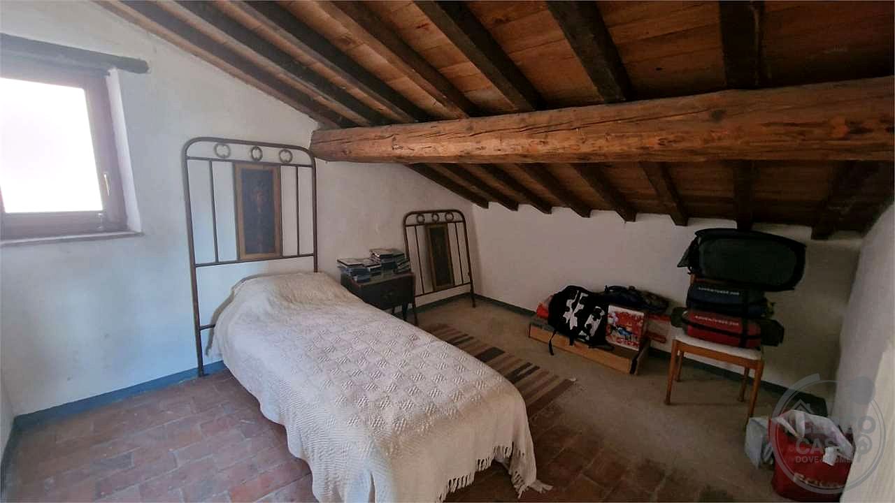 MASSA MARTANA - VILLA SAN FAUSTINO: CARATTERISTICO CIELOTERRA IN CENTRO STORICO