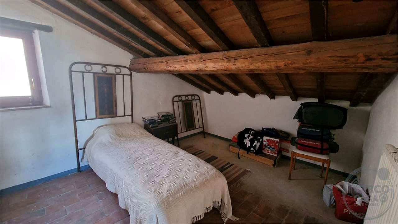MASSA MARTANA - VILLA SAN FAUSTINO: CARATTERISTICO CIELOTERRA IN CENTRO STORICO