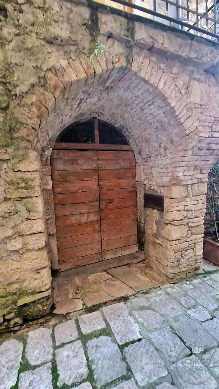 MASSA MARTANA - VILLA SAN FAUSTINO: CARATTERISTICO CIELOTERRA IN CENTRO STORICO