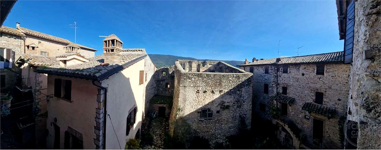 MASSA MARTANA - VILLA SAN FAUSTINO: CARATTERISTICO CIELOTERRA IN CENTRO STORICO