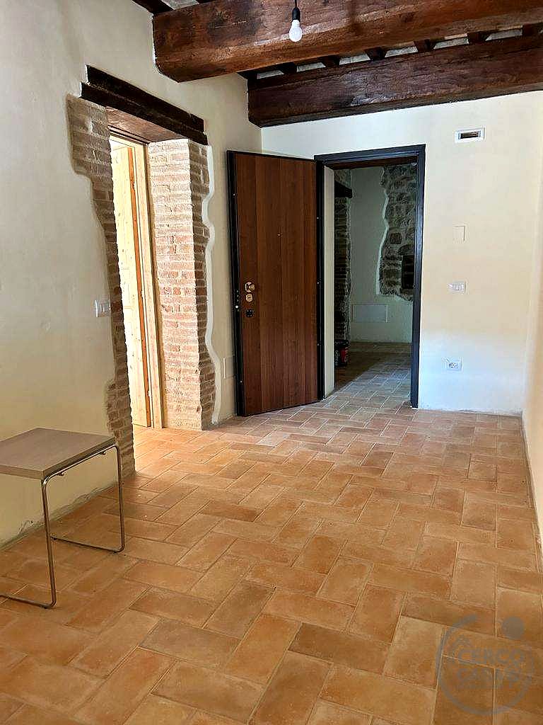 COMODO TRILOCALE RISTRUTTURATO AL PIANO SECONDO