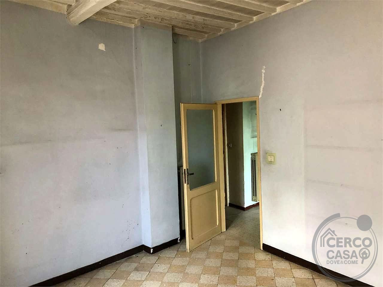 TODI – CENTRO STORICO: LUMINOSO APPARTAMENTO IN VENDITA