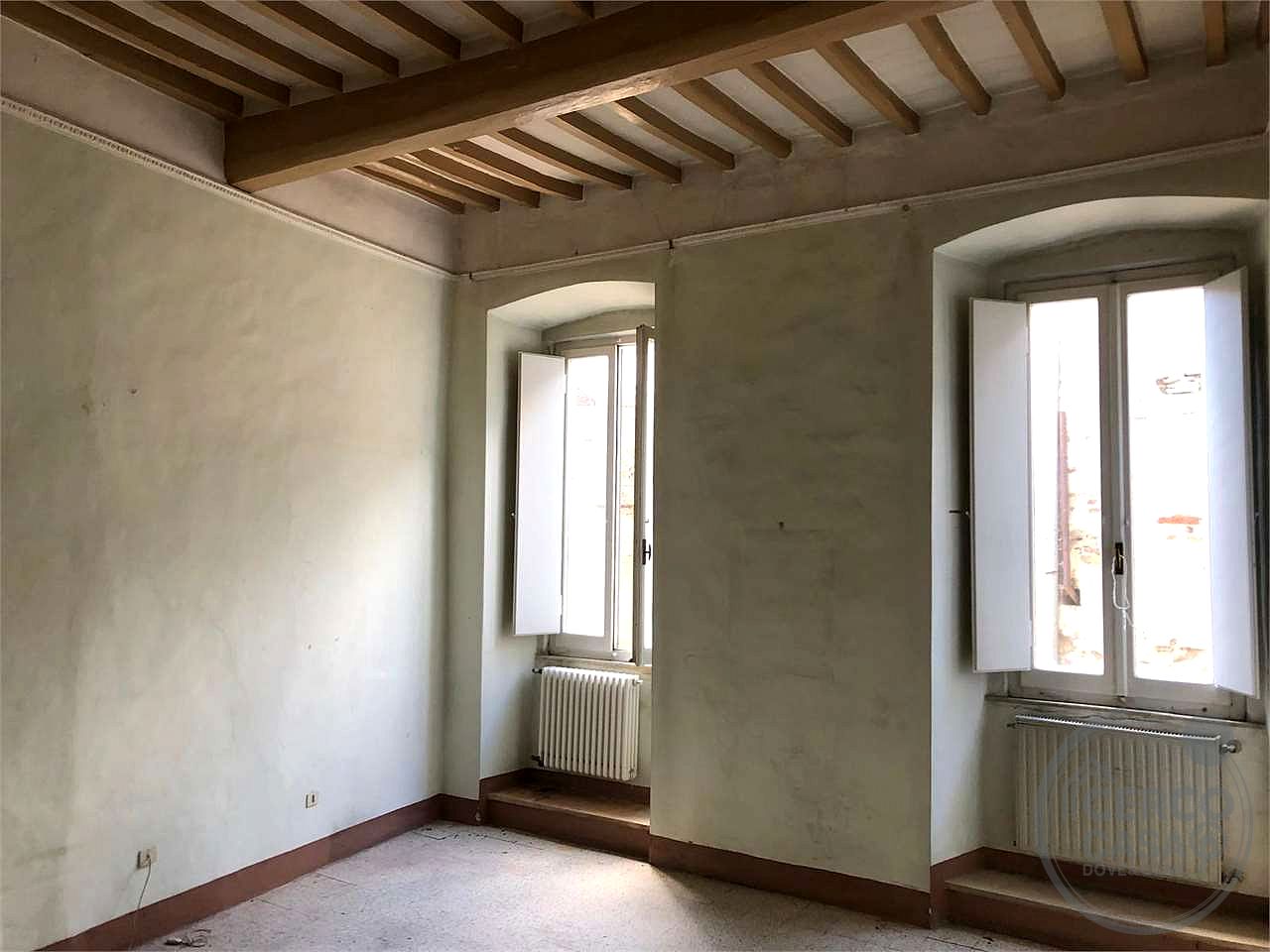 TODI – CENTRO STORICO: LUMINOSO APPARTAMENTO IN VENDITA