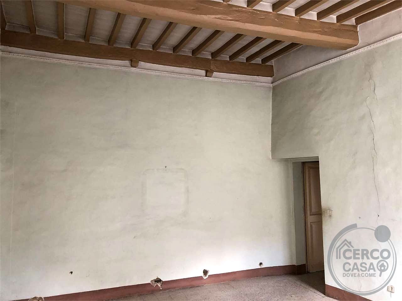 TODI – CENTRO STORICO: LUMINOSO APPARTAMENTO IN VENDITA