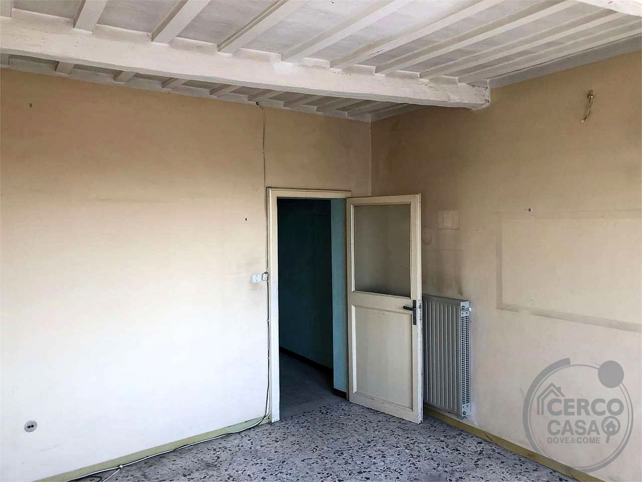 TODI – CENTRO STORICO: LUMINOSO APPARTAMENTO IN VENDITA