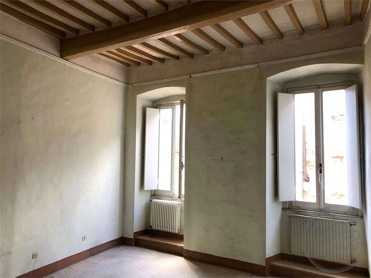 TODI – CENTRO STORICO: LUMINOSO APPARTAMENTO IN VENDITA