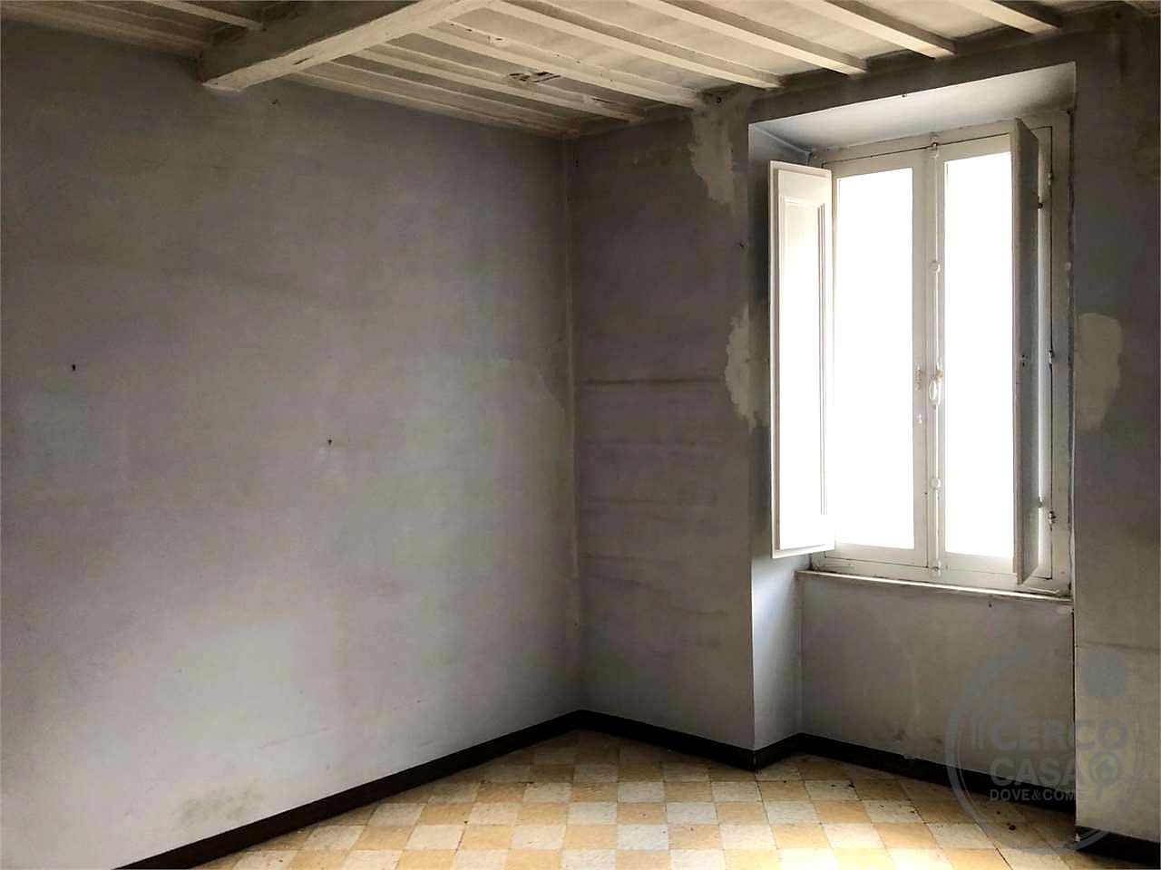 TODI – CENTRO STORICO: LUMINOSO APPARTAMENTO IN VENDITA
