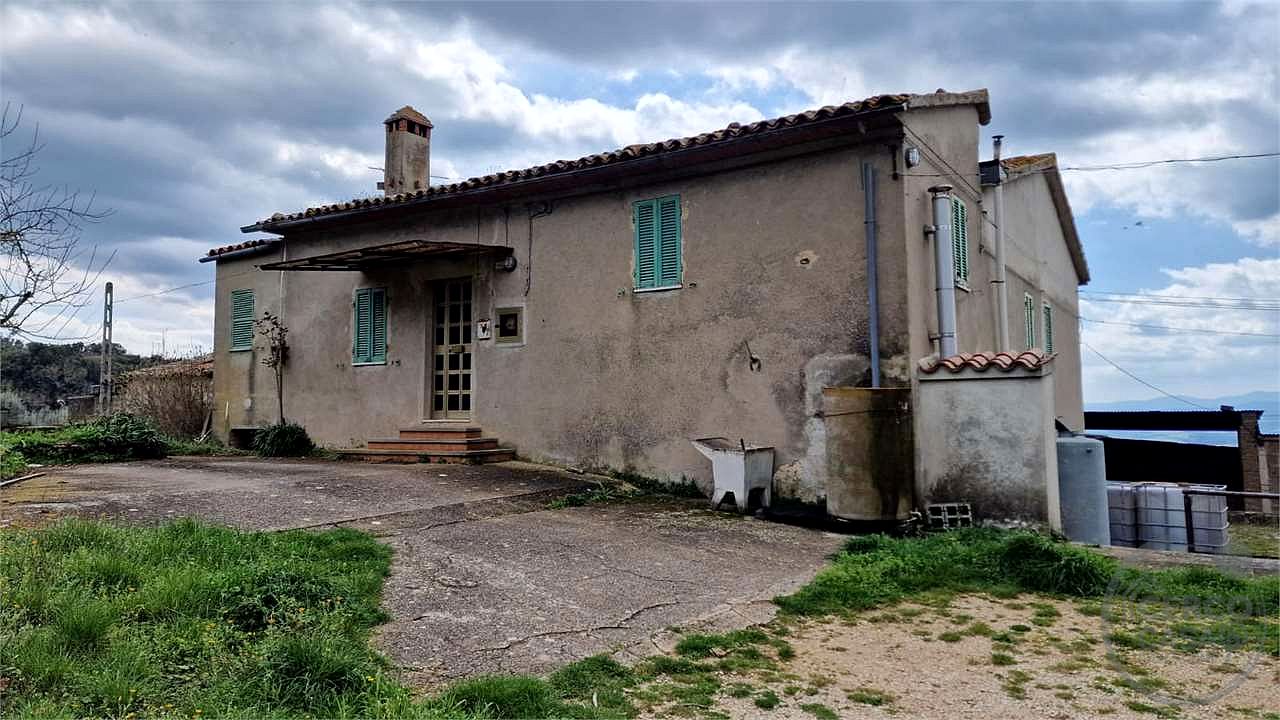 PORZIONE DI FABBRICATO DA RISTRUTTURARE e TERRENO