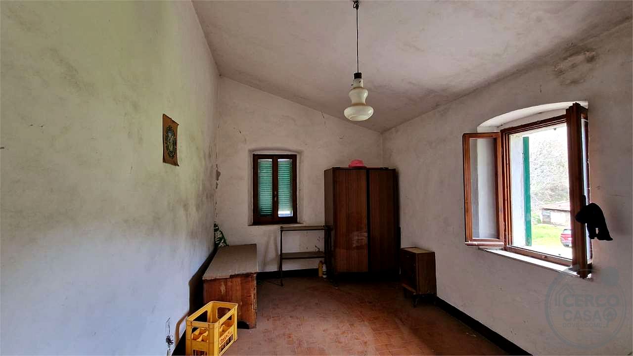 PORZIONE DI FABBRICATO DA RISTRUTTURARE e TERRENO