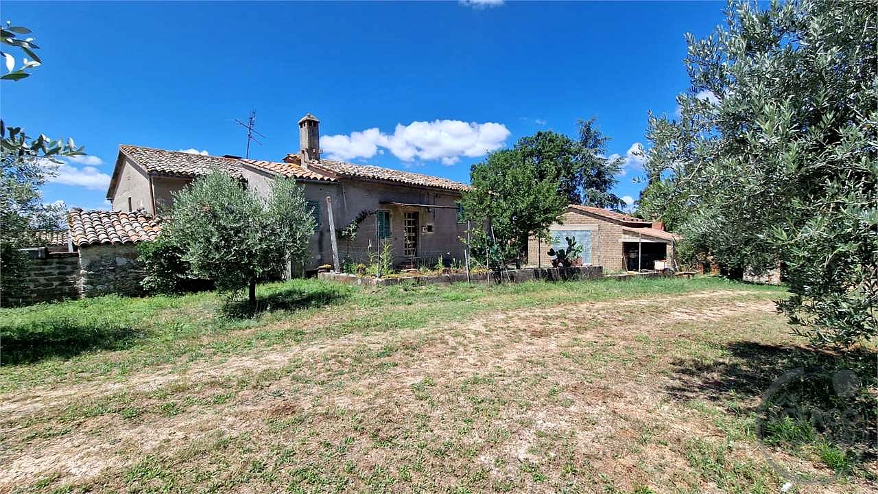 PORZIONE DI FABBRICATO DA RISTRUTTURARE e TERRENO