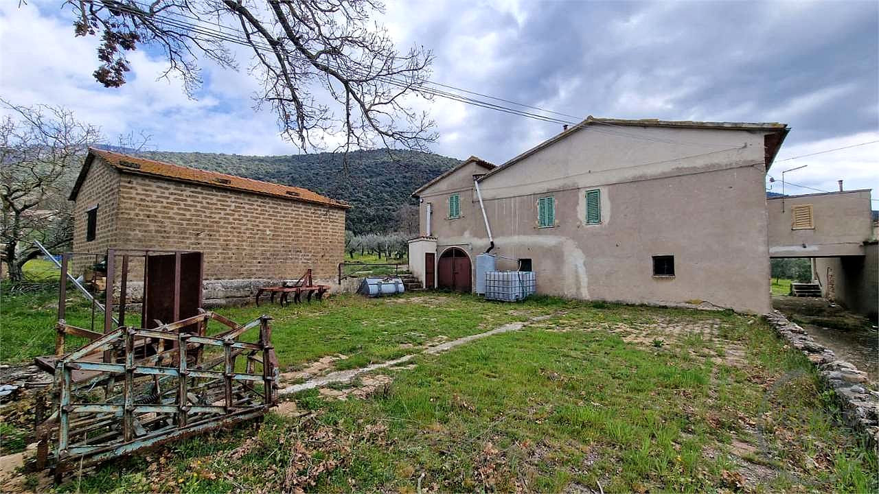 PORZIONE DI FABBRICATO DA RISTRUTTURARE e TERRENO