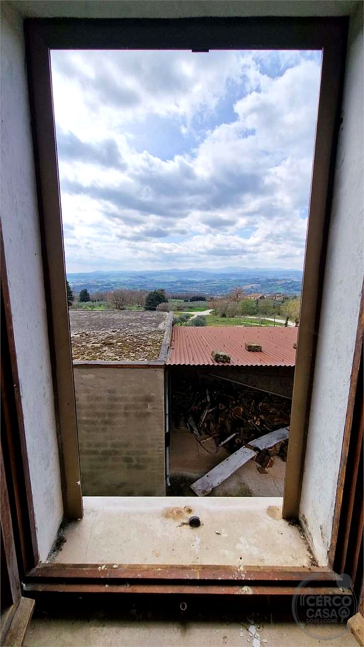 PORZIONE DI FABBRICATO DA RISTRUTTURARE e TERRENO