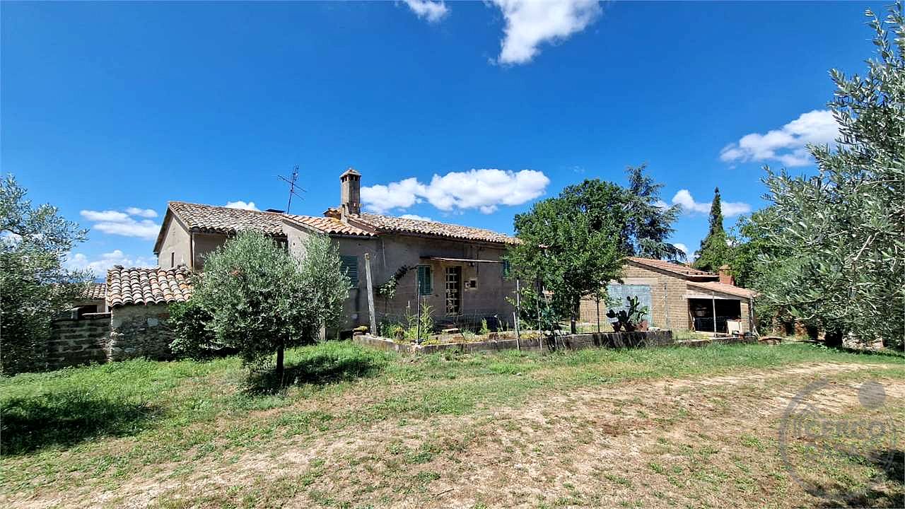 PORZIONE DI FABBRICATO DA RISTRUTTURARE e TERRENO