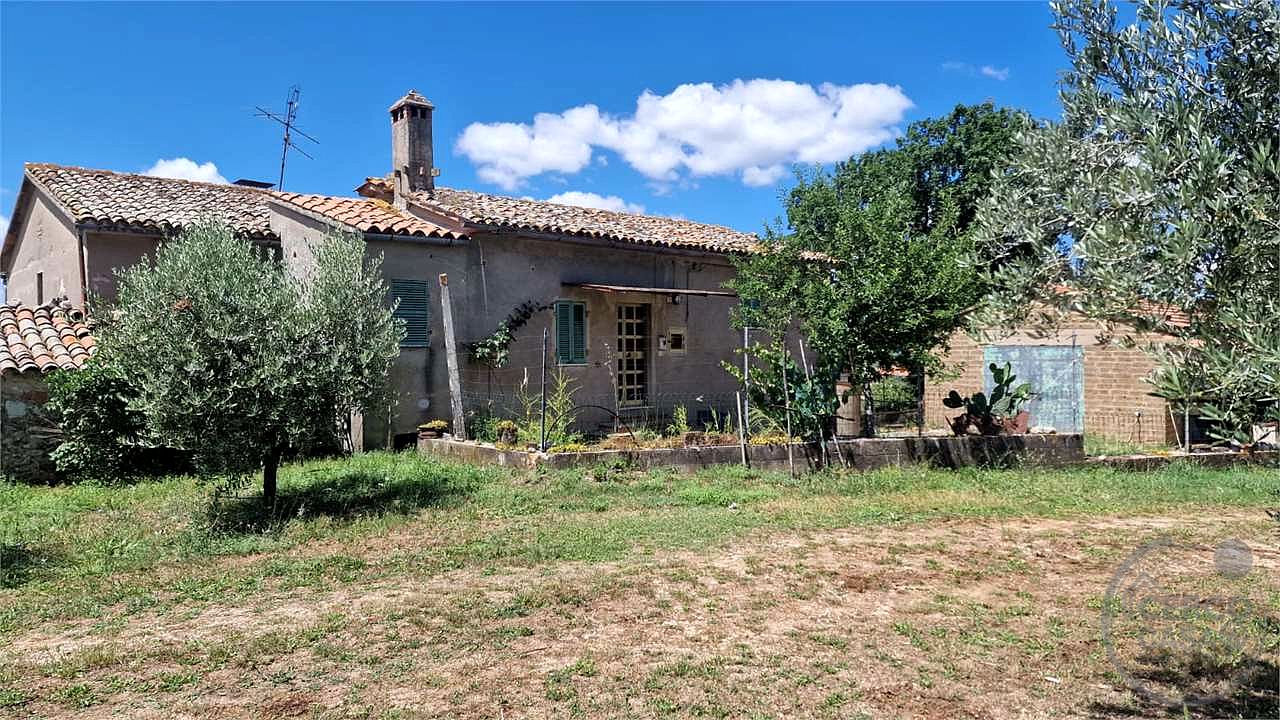 PORZIONE DI FABBRICATO DA RISTRUTTURARE e TERRENO