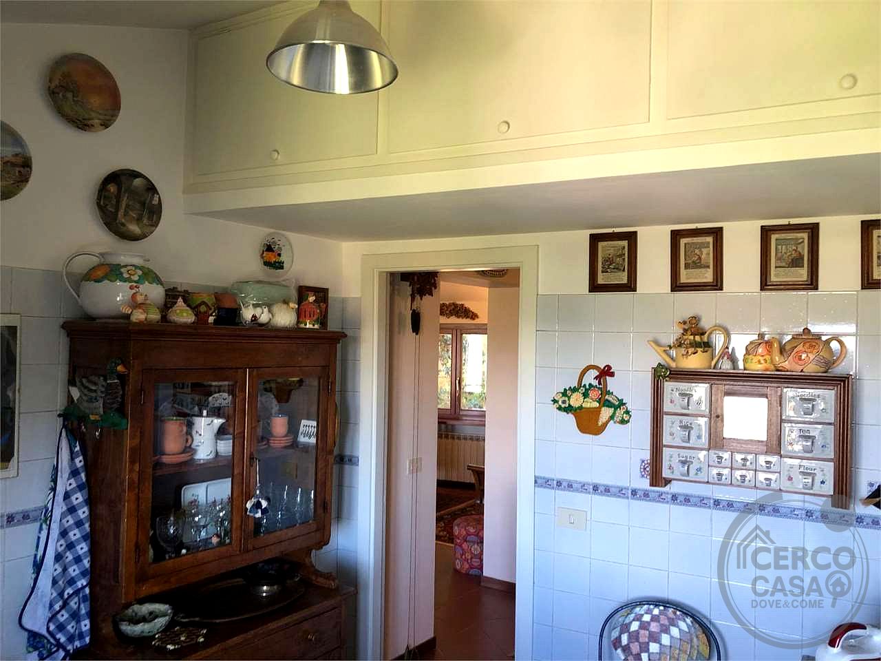 TODI - CENTRO STORICO: APPARTAMENTO PANORAMICO AL SECONDO ED ULTIMO PIANO