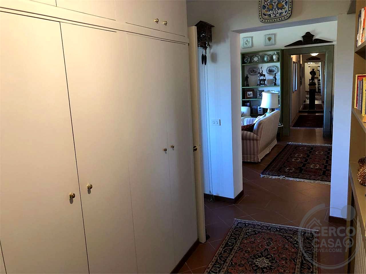 TODI - CENTRO STORICO: APPARTAMENTO PANORAMICO AL SECONDO ED ULTIMO PIANO