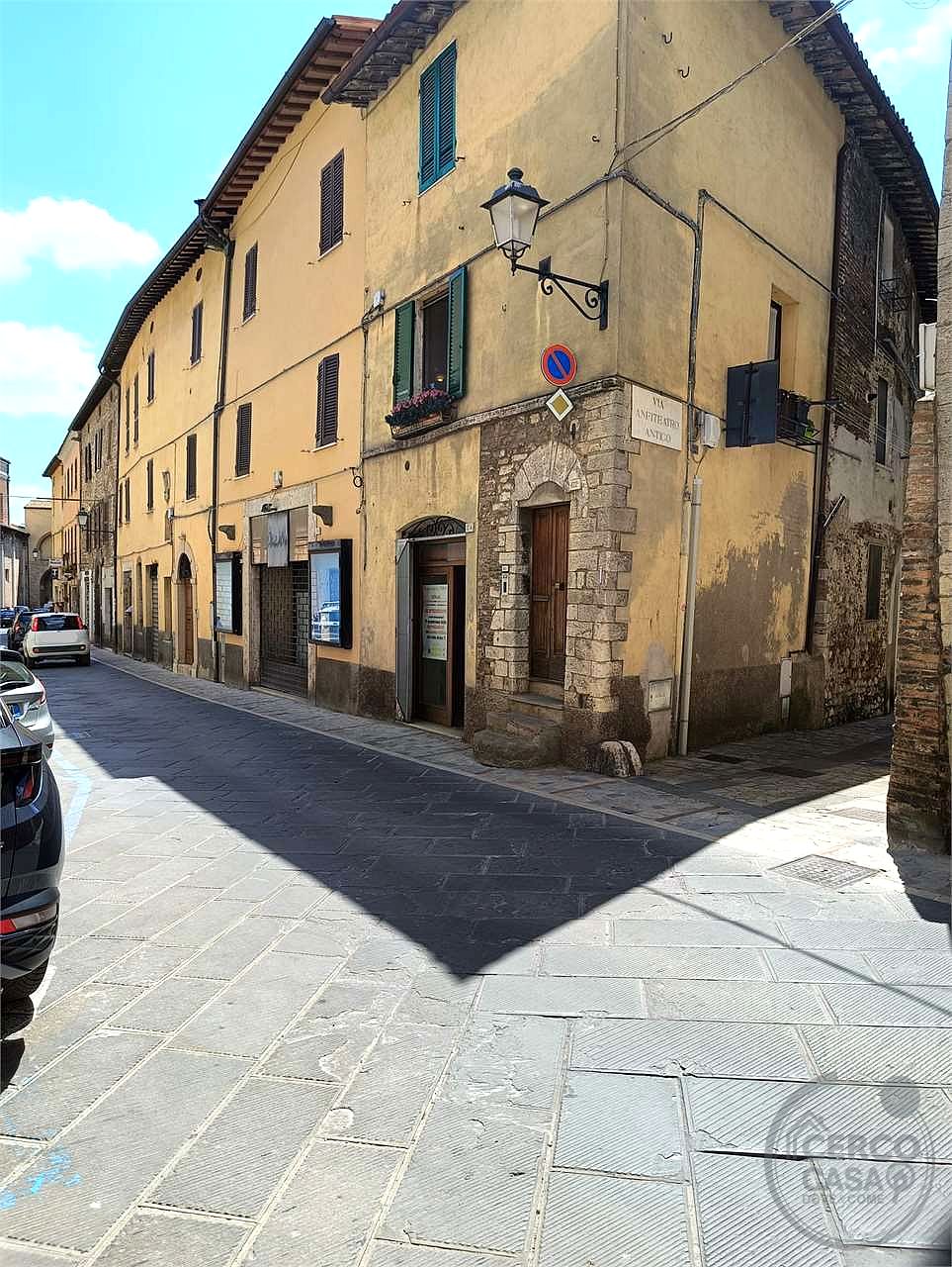 LOCALE COMMERCIALE IN CENTRO STORICO