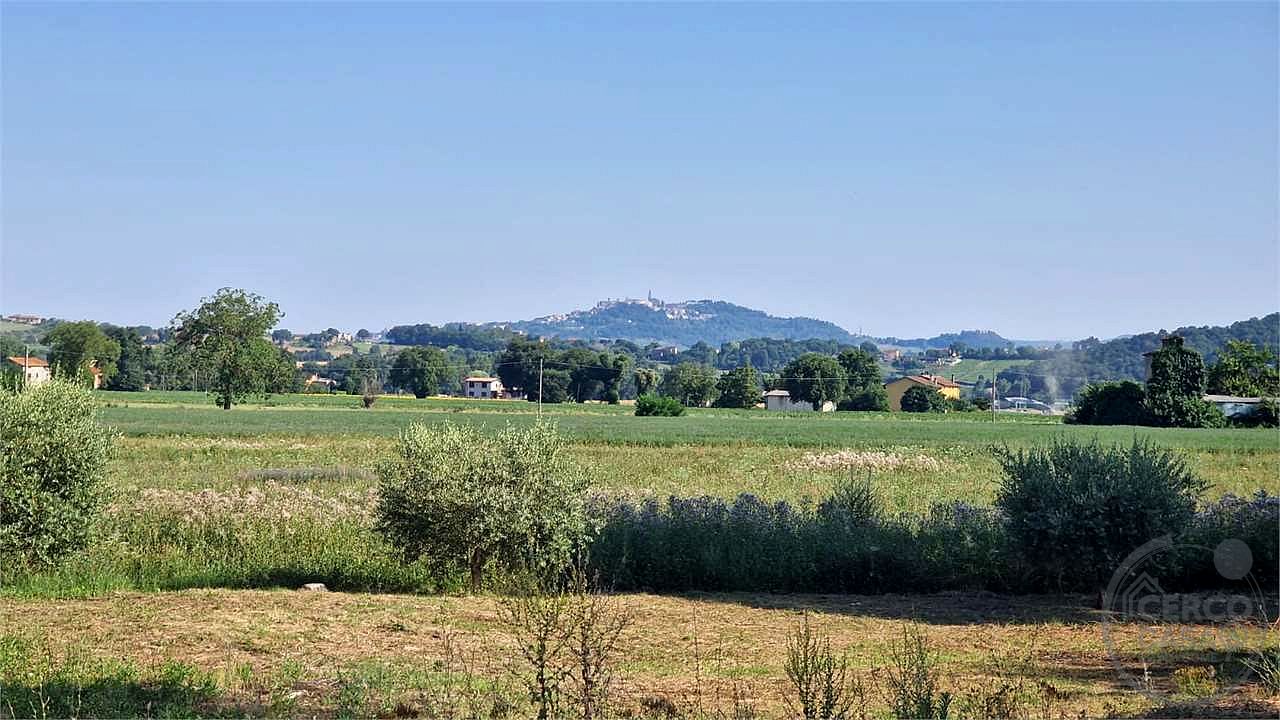 PROPRIETA' DA RISTRUTTURARE IN APERTA CAMPAGNA