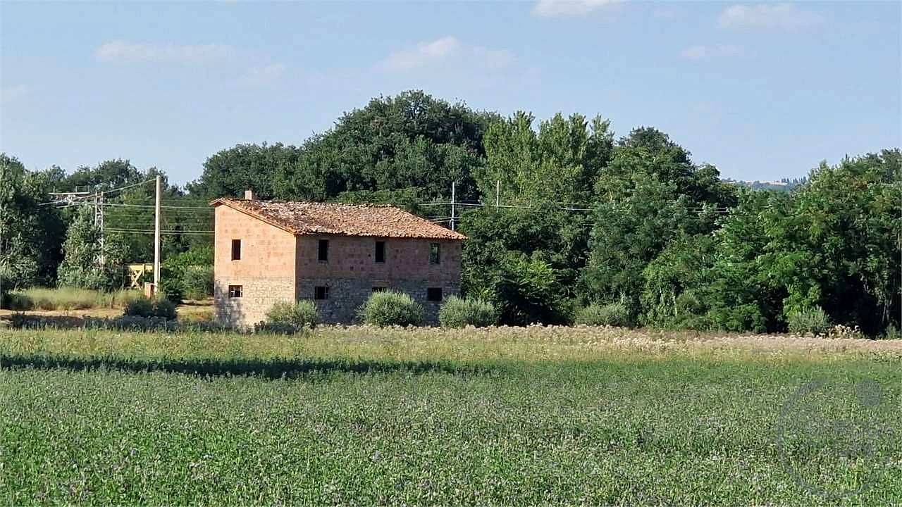PROPRIETA' DA RISTRUTTURARE IN APERTA CAMPAGNA