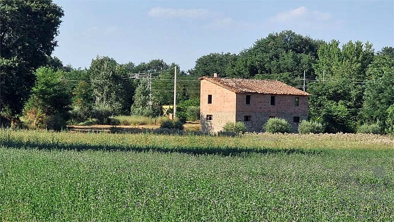 PROPRIETA' DA RISTRUTTURARE IN APERTA CAMPAGNA