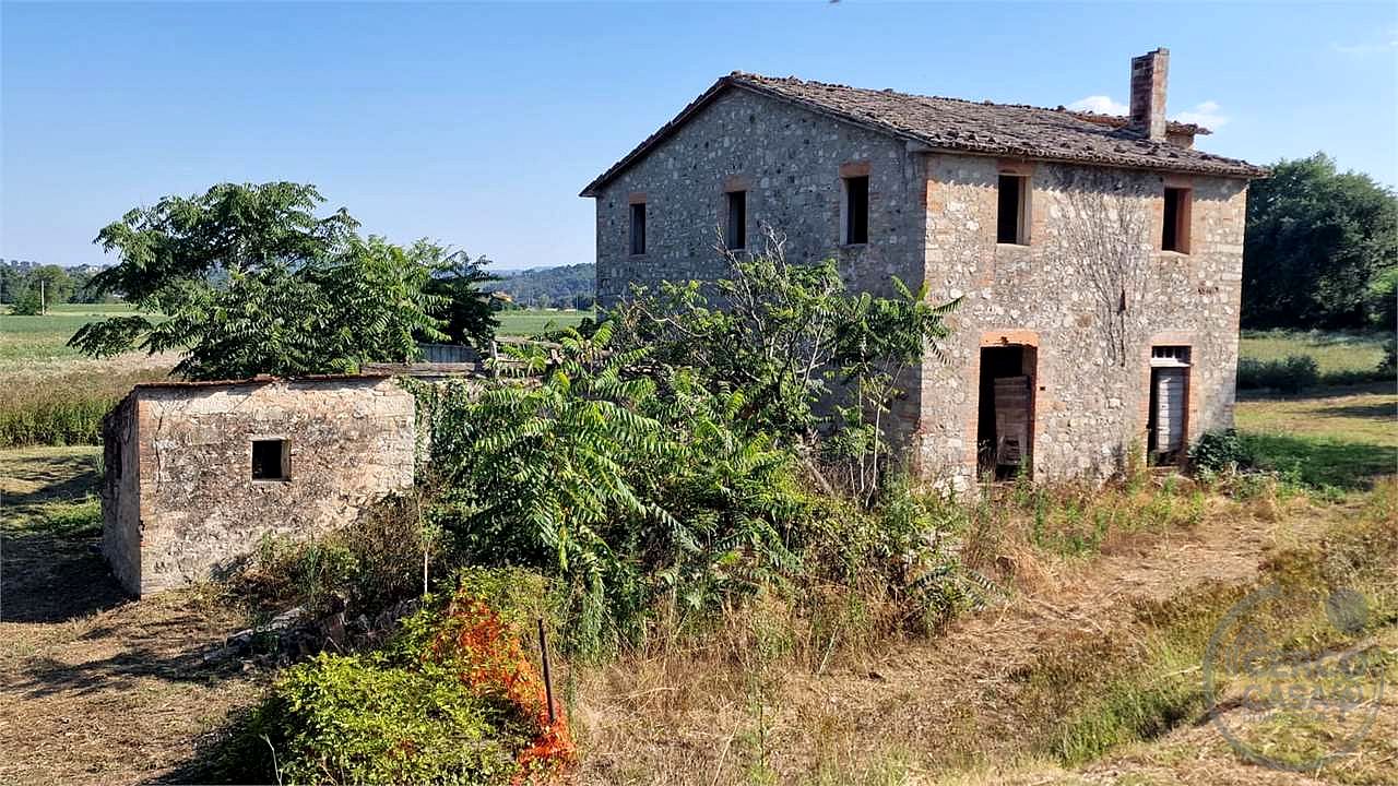 PROPRIETA' DA RISTRUTTURARE IN APERTA CAMPAGNA