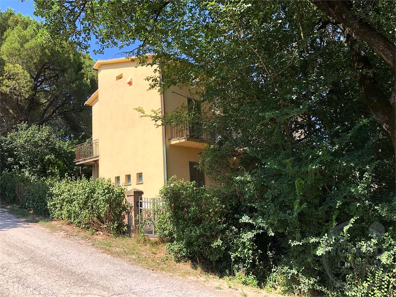 CASA INDIPENDENTE CON AMPIO GIARDINO ESCLUSIVO