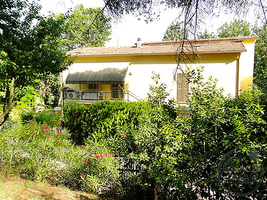 CASA INDIPENDENTE CON AMPIO GIARDINO ESCLUSIVO