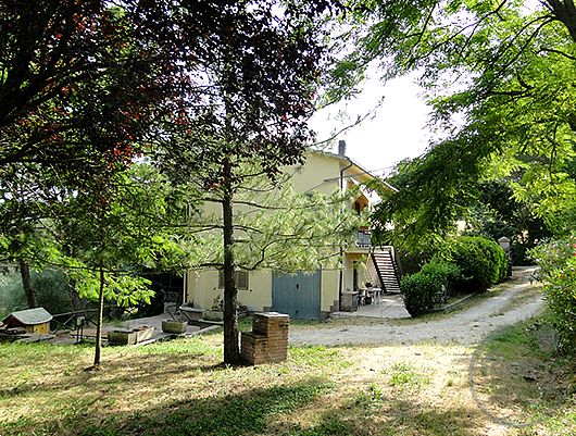 CASA INDIPENDENTE CON AMPIO GIARDINO ESCLUSIVO