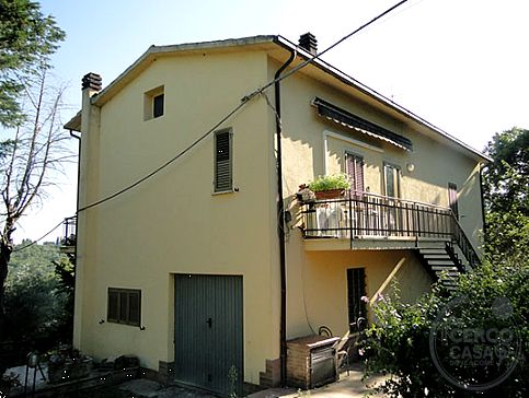CASA INDIPENDENTE CON AMPIO GIARDINO ESCLUSIVO