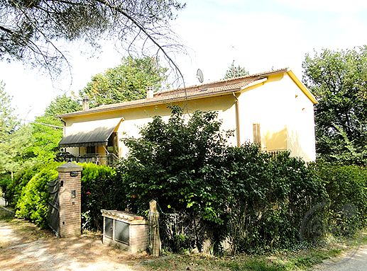 CASA INDIPENDENTE CON AMPIO GIARDINO ESCLUSIVO