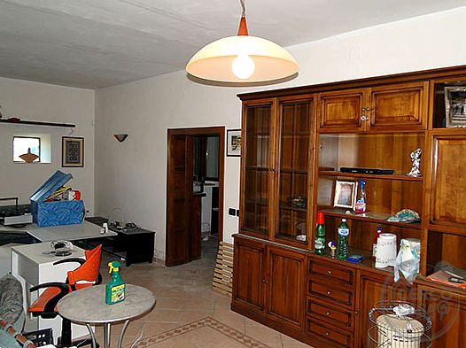 CASA INDIPENDENTE CON AMPIO GIARDINO ESCLUSIVO