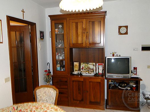 CASA INDIPENDENTE CON AMPIO GIARDINO ESCLUSIVO